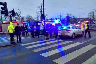 Wypadek w centrum Bydgoszczy. Dwie osoby są ranne [ZDJĘCIA]