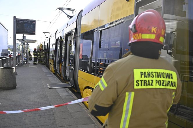 Zderzenie tramwajów w centrum Warszawy. 13 osób rannych, ruch tramwajowy wstrzymany