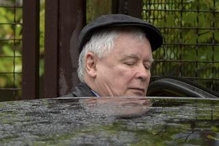 Jarosław Kaczyński świętuje urodziny. Ważna kobieta w limuzynie prezesa. Kaczyński zabrał kwiaty