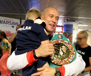 Powitanie Michała Cieślaka na lotnisku