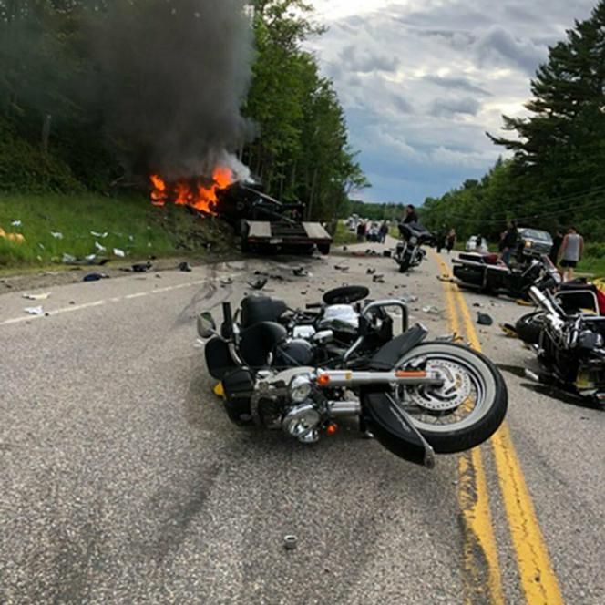 Pick-upem zabił 7 motocyklistów