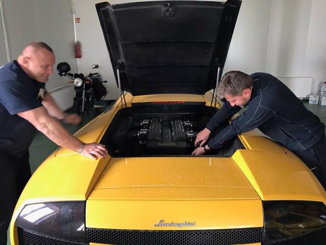 Mariusz Pudzianowski wbija kij w mrowisko! Założył gaz w Lamborghini Murcielago