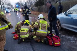 Śmiertelny wypadek pod Poddębicami. Nie żyje kierowca białego BMW, dwie osoby ranne [ZDJĘCIA]