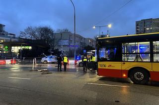 Autobus miejski zmiótł taksówkę! Ratownicy reanimowali rannego