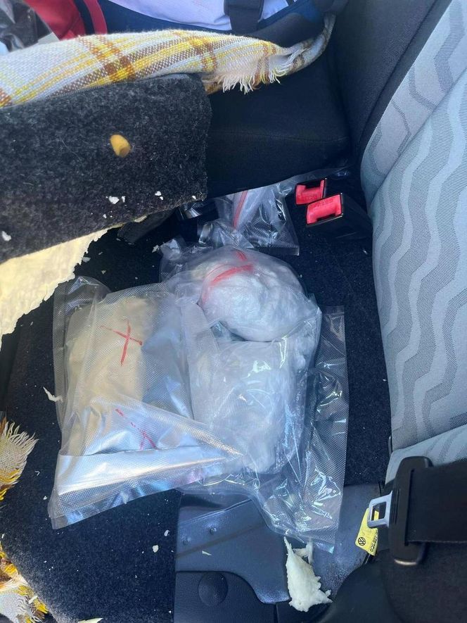 16 kilogramów narkotyków u mieszkańców powiatu rawickiego. Zatrzymani w drodze z Holandii
