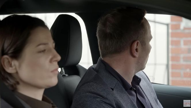 Pierwsza miłość odc. 4044. Kinga (Aleksandra Zienkiewicz), Janek (Maciej Mikołajczyk)