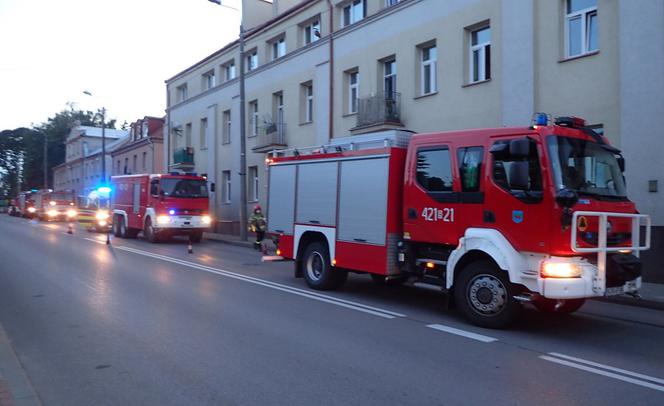 Pożar przy Kopernika. Zapaliła się szafka na klatce schodowej [ZDJĘCIA]