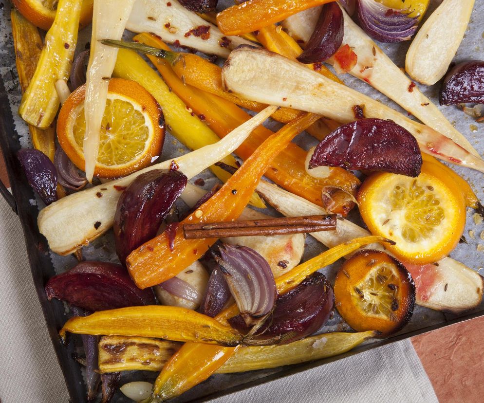 Wiosenne nowalijki mogą mieć sporo nawozu. Wybierz 7 zimowych warzyw dostępnych od ręki