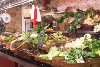 Green market, zielony bazarek, warzywa, owoce,