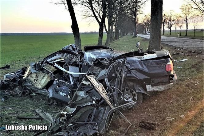 Auto całkowicie zniszczone