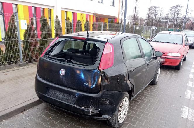 Wypadek na Białołęce. Autobus miejski skasował cztery samochody! Do szpitala trafiło 7-letnie dziecko