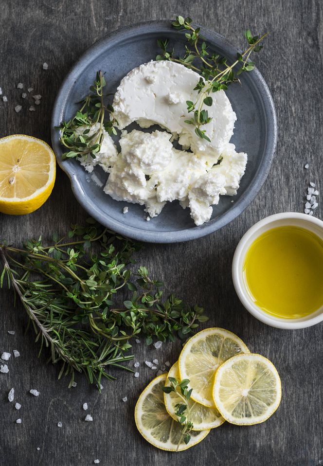 Aromatyczny sos feta - idealny do mięs i ziemniaków z grilla!