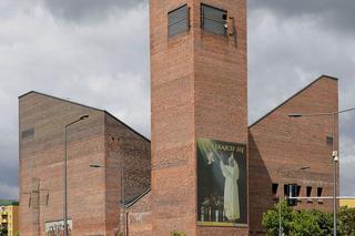 Wyglądają jak wyjęte z koszmaru! Zobacz najdziwniejsze budynki kościołów w Warszawie [TOP 10]