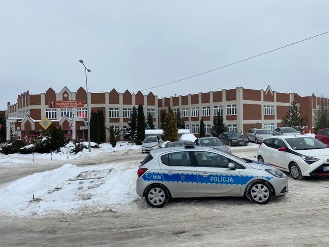 Próba porwania dziecka w Białymstoku. Rodzice są przerażeni. "Ciemny samochód, mężczyzna w okularach"