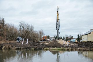 Wbili pierwsze łopaty. Ruszyła budowa mostu na rzece Wieprz w Krasnymstawie