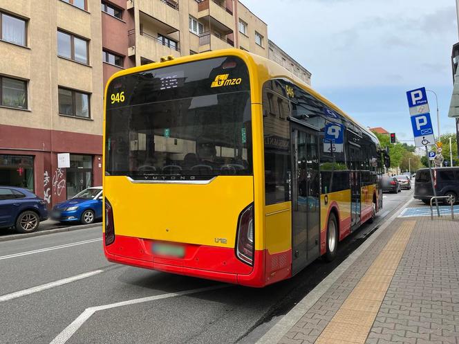 Elektryczny autobus Yutong U12 zadebiutował na ulicach Warszawy