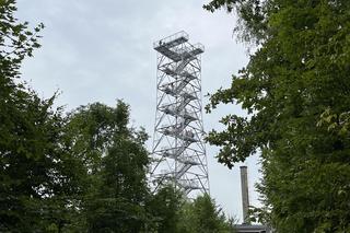   To najwyższa wieża widokowa w warmińsko-mazurskim. Trzeba pokonać niemal 200 schodów. Zobacz zdjęcia