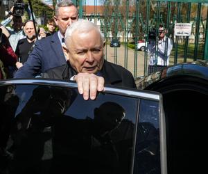 Kaczyński walczył z wieńcem! Uciekł się do ostateczności