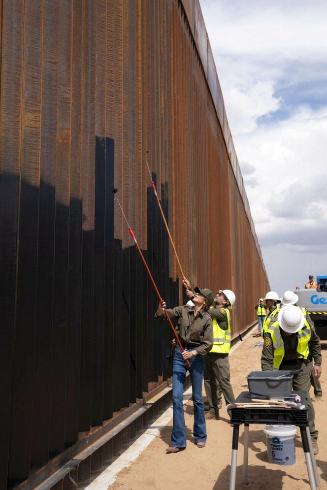 Meksyk/ Prasa wątpi w przydatność malowania muru granicznego z USA na czarno