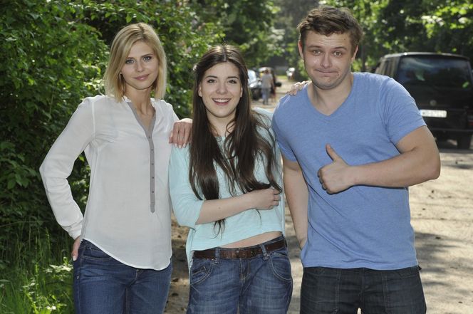 Barwy szczęścia. Agata (Natalia Zambrzycka), Hubert (Marek Molak), Iwona (Izabela Zwierzyńska) - czerwiec 2015 r.