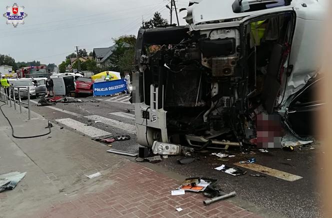 Lubelskie: Karambol na krajowej „17”. Dwie osoby nie żyją