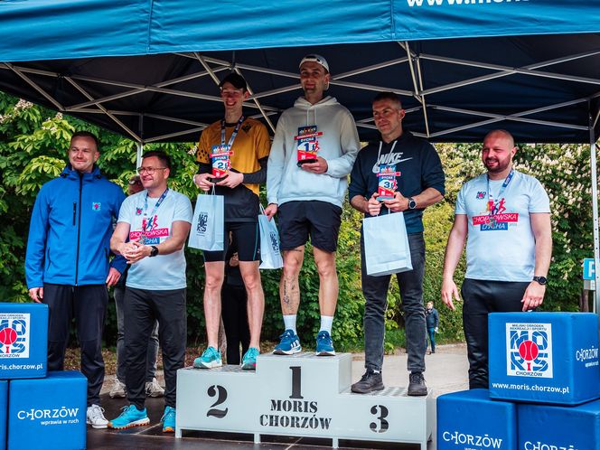 Sportowe emocje w Chorzowie. 150 biegaczy wystartowało w 6. edycji Chorzowskiej Dychy
