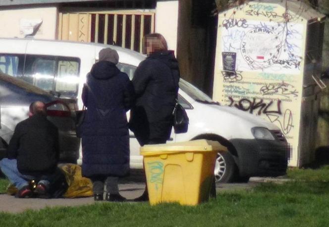  Makabryczne odkrycie na Targówku. Ludzkie zwłoki na chodniku