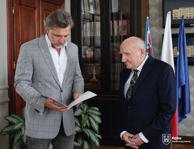 Kalisz. Najstarszy maturzysta w Polsce nie zdał matury. Pan Józef i tak został wyróżniony przez prezydenta Kalisza [ZDJĘCIA]