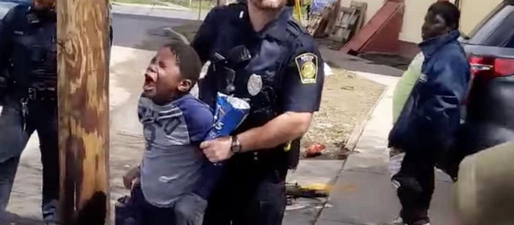 Zatrzymali 8-latka za kradzież chipsów