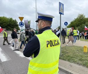 Trwa protest na drodze krajowej nr 17 w woj. lubelskim. Policja wyznaczyła objazdy