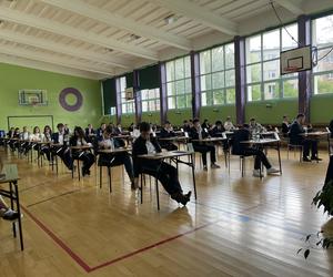Matura 2023 z matematyki. Uczniowie z Krakowa rozpoczęli egzamin