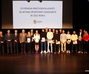 Stypendia sportowe rozdane! Prezydent Łomży nagrodził najlepszych z najlepszych