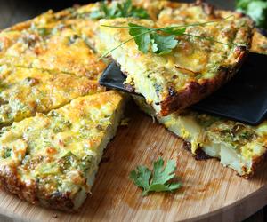 Frittata z ziemniakami po bombajsku. Bezglutenowa, zdrowa i wegetariańska