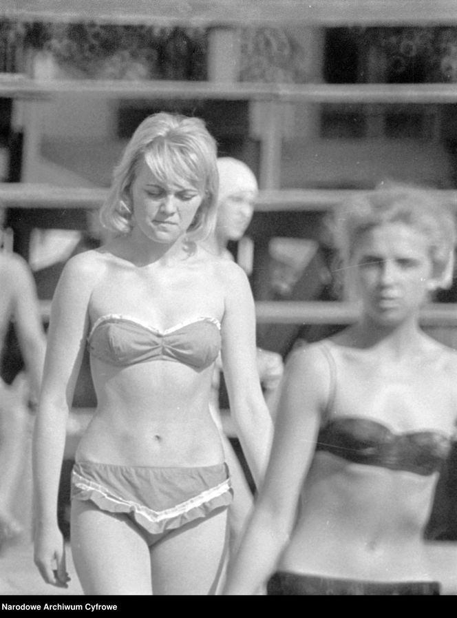 QUIZ PRL. Seksbomby znad Bałtyku. W czym opalały się nasze matki i babki? 15 pytań o plażowanie w stylu PRL