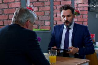 Barwy szczęścia, odc. 2048. Piotr Walawski (Piotr Jankowski), Budrewicz (Stanisław Górka)