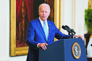 FBI miało na celowniku Clintonów