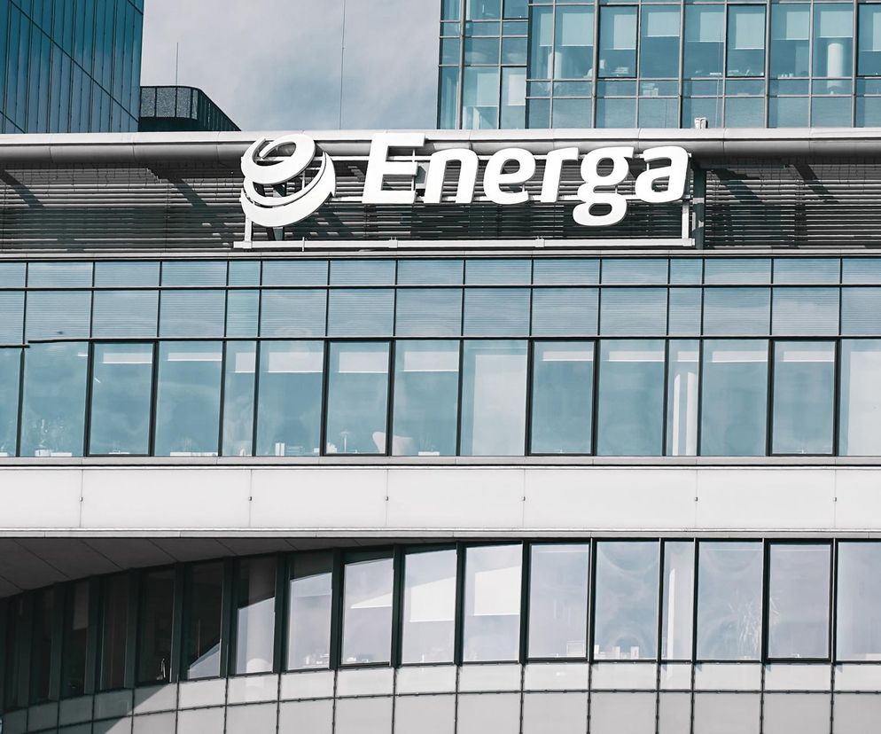 Budynek firmy Energa z widocznym logotypem na fasadzie. Zdjęcie ilustruje zmiany personalne w zarządzie energetycznego giganta, o których można przeczytać na portalu Super Biznes.