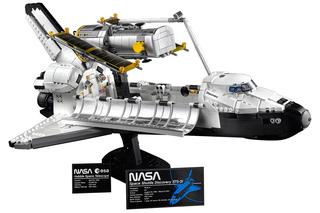 NASA Space Shuttle Discovery 