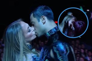 Tuż przed koncertem w Polsce Jennifer Lopez poszła na całość. Przechodziła z ust do ust!