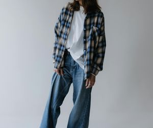 Kultowy model spodni z lat 80. wraca do łask. Będzie hitem jesiennych stylizacji 