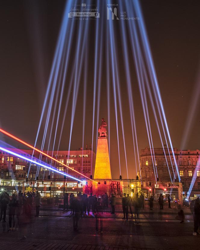 Pokaz laserów na placu Wolności