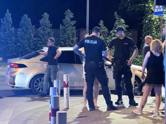 Atak ostrym narzędziem na Białołęce. Pod drzwiami pełno śladów krwi