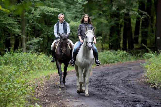 Cisza nad rozlewiskiem odc. 9. Konrada (Piotr Grabowski), Magda (Laura Breszka)