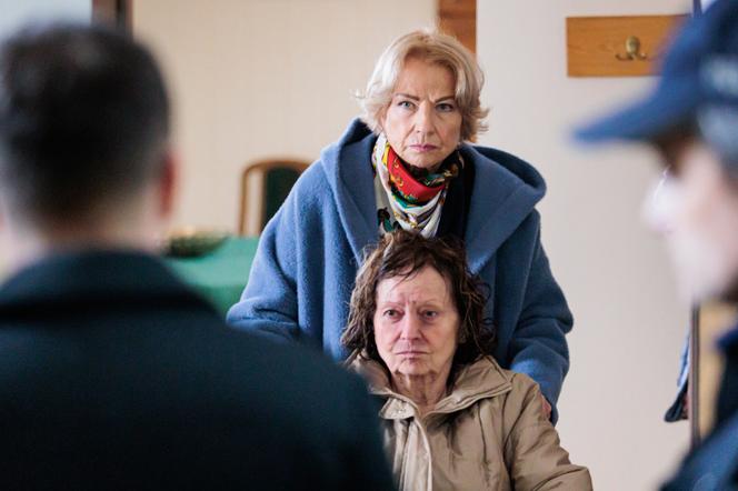 Na Wspólnej odc. 3632: Maria Zięba (Bożena Dykiel), Bożenka (Ewa Florczak), sąsiad (Przemysław Redkowski) 
