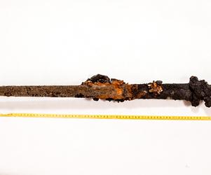 Pracownik Muzeum Wojska w Białymstoku znalazł na wakacjach skarb. To miecz Wikingów z X wieku! [ZDJĘCIA]