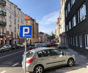 Spore zmiany w polityce parkingowej Katowic