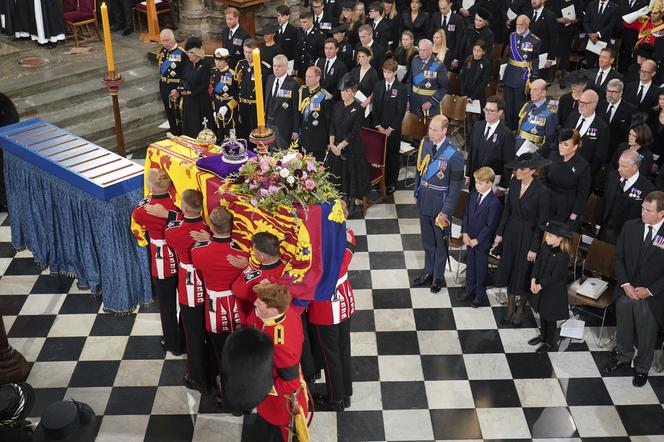 Królewski orszak pogrzebowy