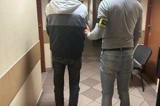 Nie chciał mu przygotować ciepłej przekąski w sklepie. Klient go pchnał, kasjer wyciągnął pałę i rozpętało się piekło!