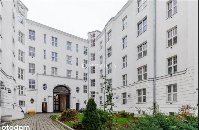 Tak wygląda mieszkanie Filipa Chajzera. Sprzedaje je za ponad 1,6 mln złotych!