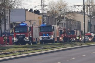 Pożar komórek przy ul. Rzgowskiej w Łodzi. Nie żyje jedna osoba